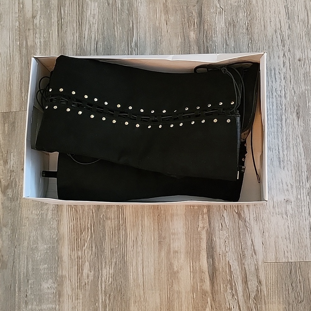 Shoes - Picture 4 of 5